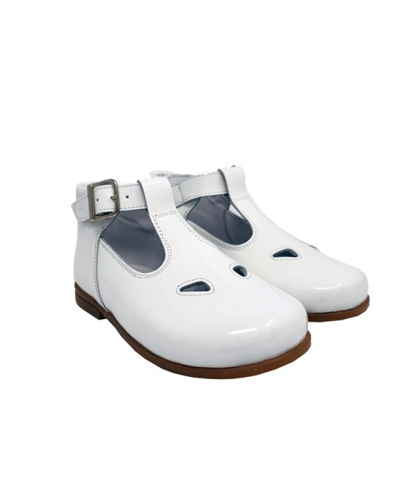 Beberlis Baby Shiny White Shoes With Buckle Fastening